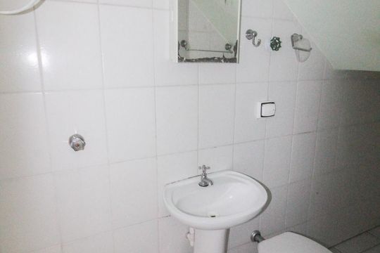 banheiro de kitnet/studio para alugar com 1 quarto, 40m² em Vila Palmeiras, São Paulo