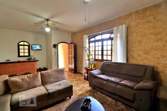 Casa à venda com 3 quartos, 300m² em Vila Aquilino, Santo André