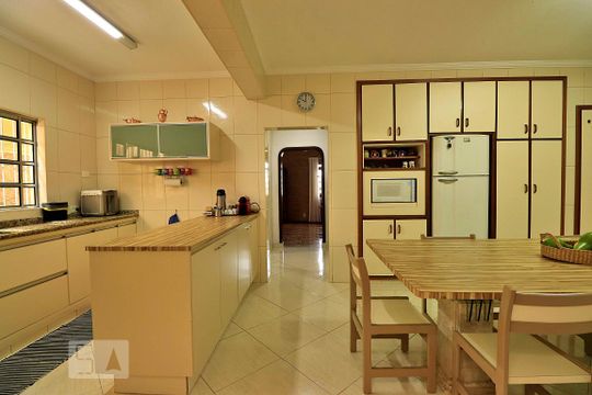 Cozinha  de casa à venda com 3 quartos, 300m² em Vila Aquilino, Santo André