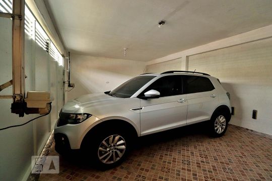 Garagem de casa à venda com 3 quartos, 300m² em Vila Aquilino, Santo André