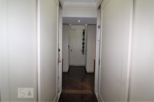 Closet suite 1 master de apartamento à venda com 3 quartos, 303m² em Santa Paula, São Caetano do Sul