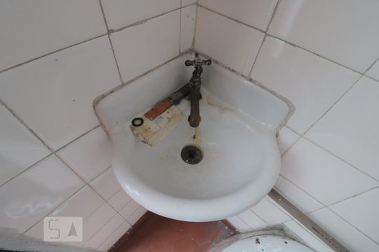 Banheiro de Serviço - pia de casa à venda com 2 quartos, 150m² em Mooca, São Paulo