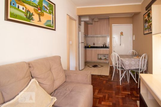 Sala de apartamento para alugar com 1 quarto, 32m² em Jardim Leopoldina, Porto Alegre