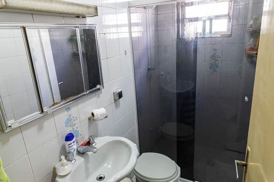 Banheiro social de casa à venda com 3 quartos, 188m² em Bosque da Saúde, São Paulo