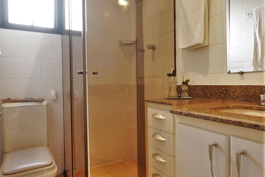 Banheiro de apartamento à venda com 2 quartos, 130m² em Jardim Ampliação, São Paulo