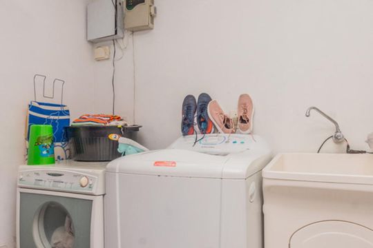 Área de serviço de casa à venda com 3 quartos, 300m² em Camaquã, Porto Alegre