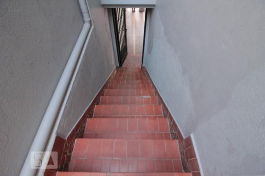 escada acesso dormitorio de casa à venda com 2 quartos, 130m² em Casa Verde Alta, São Paulo