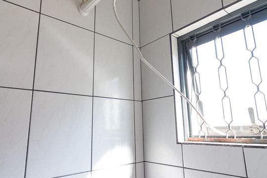 Edícula - banheiro quarto suíte - chuveiro de casa à venda com 3 quartos, 150m² em Parque Continental I, Guarulhos