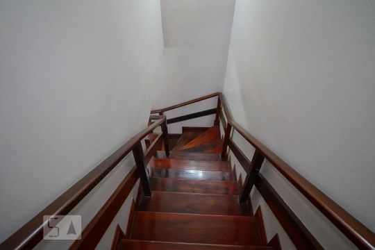 Escada de casa à venda com 4 quartos, 300m² em Jardim Itu-sabará, Porto Alegre