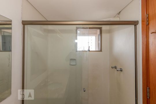 Banheiro de kitnet/studio para alugar com 1 quarto, 28m² em Campo Belo, São Paulo