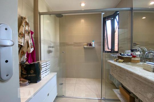 Banheiro da Suíte 1 de apartamento para alugar com 3 quartos, 200m² em Jardim Vitória Régia, São Paulo