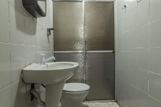 Banheiro de casa para alugar com 2 quartos, 60m² em Parque das Américas, Mauá