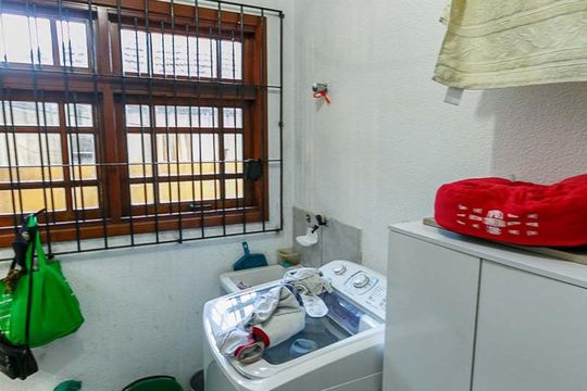 Área de Serviço 1 de casa à venda com 5 quartos, 233m² em Cavalhada, Porto Alegre