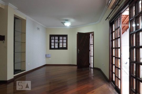 Casa à venda com 5 quartos, 379m² em Jardim Itapemirim, São Paulo