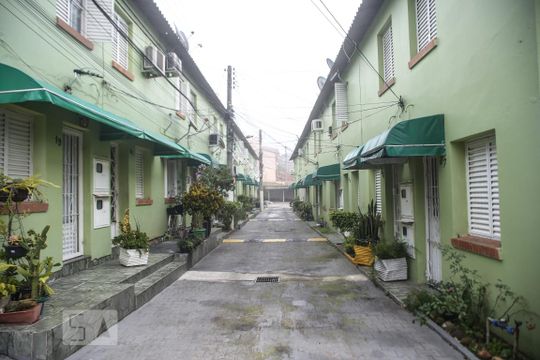 Fachada de casa à venda com 1 quarto, 50m² em São José, Porto Alegre