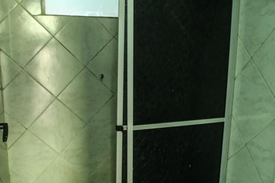 Banheiro de casa à venda com 1 quarto, 50m² em São José, Porto Alegre