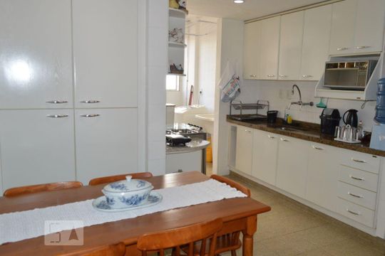 Cozinha e Área de Serviço de apartamento à venda com 4 quartos, 192m² em Icaraí, Niterói