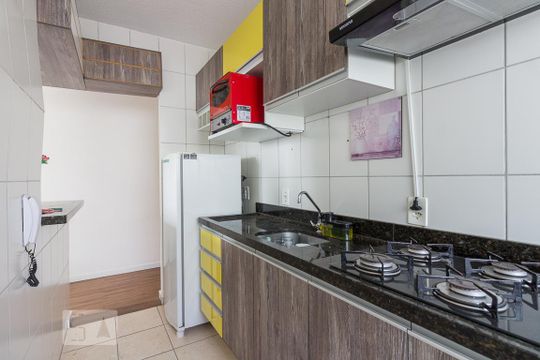 Cozinha e Área de Serviço de apartamento à venda com 2 quartos, 54m² em Rubem Berta, Porto Alegre