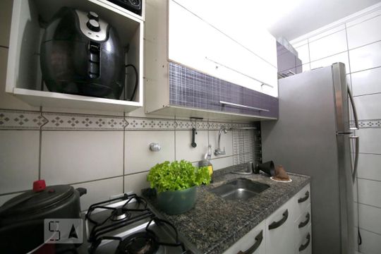 Cozinha  de apartamento para alugar com 1 quarto, 45m² em Vila Santana, São Paulo