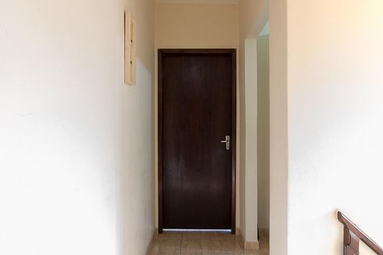 Corredor de casa à venda com 3 quartos, 160m² em Gopoúva, Guarulhos