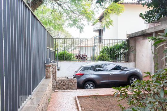 Garagem de casa para alugar com 4 quartos, 600m² em Planalto Paulista, São Paulo