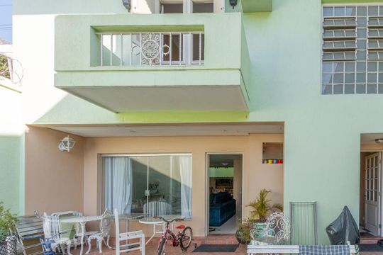 Fachada de casa à venda com 3 quartos, 200m² em Parque Colonial, São Paulo