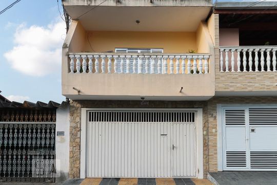 Fachada de casa à venda com 5 quartos, 200m² em Santo Antônio, Osasco