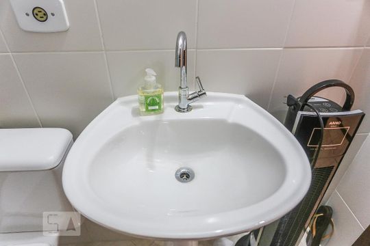 Lavabo de casa de condomínio à venda com 3 quartos, 125m² em Jardim das Vertentes, São Paulo