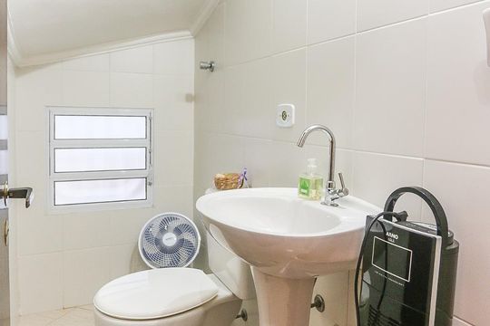 Lavabo de casa de condomínio à venda com 3 quartos, 125m² em Jardim das Vertentes, São Paulo