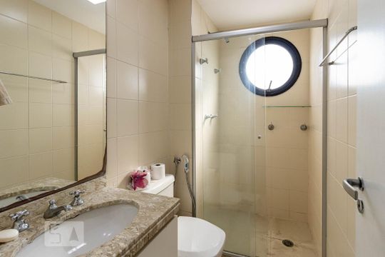 Banheiro de apartamento à venda com 2 quartos, 56m² em Vila Nova Conceição, São Paulo