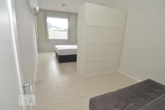 Quarto  de kitnet/studio para alugar com 1 quarto, 44m² em Copacabana, Rio de Janeiro