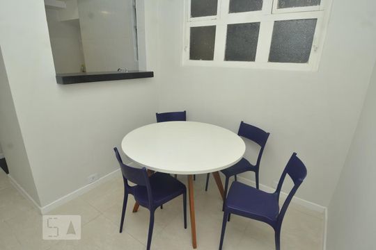 Sala de jantar de kitnet/studio para alugar com 1 quarto, 44m² em Copacabana, Rio de Janeiro