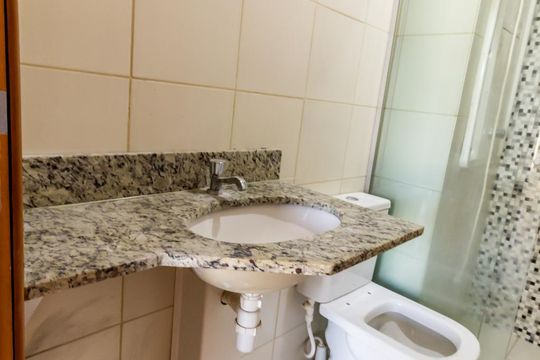Banheiro de apartamento à venda com 2 quartos, 64m² em Samambaia Norte (samambaia), Brasília