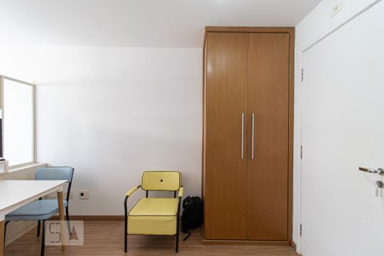 Sala de kitnet/studio para alugar com 1 quarto, 33m² em Consolação, São Paulo