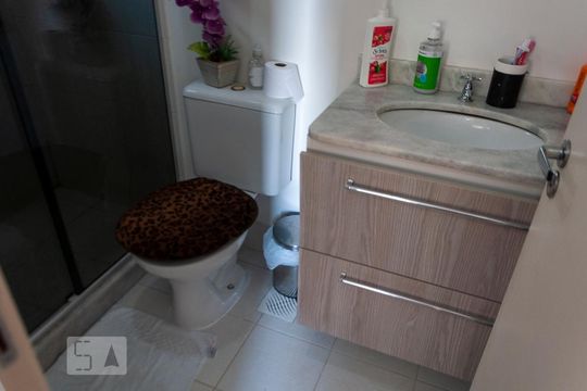 Banheiro de apartamento à venda com 2 quartos, 64m² em Santo Antônio, Porto Alegre