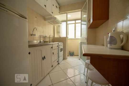 Cozinha/ Área de Serviço de apartamento para alugar com 2 quartos, 63m² em Menino Deus, Porto Alegre