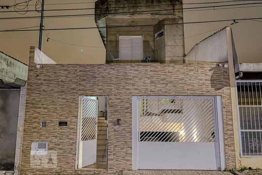 Fachada de casa à venda com 3 quartos, 120m² em Vila Prudente, São Paulo