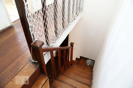 Escada de casa à venda com 3 quartos, 132m² em Parque Santos Dumont, Taboão da Serra