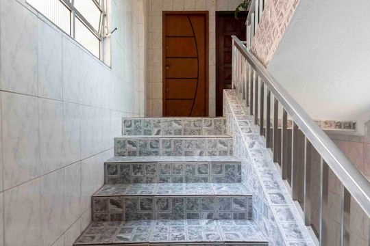Escada de Acesso de apartamento para alugar com 2 quartos, 55m² em Conjunto Residencial José Bonifácio, São Paulo