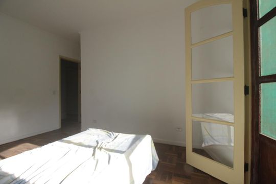 Suíte de casa à venda com 4 quartos, 380m² em Vila Inah, São Paulo