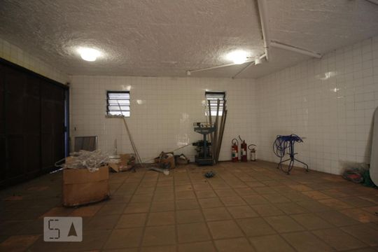 Garagem de casa à venda com 4 quartos, 380m² em Vila Inah, São Paulo
