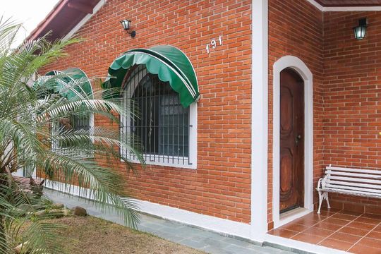 Quintal Frente de casa para alugar com 4 quartos, 379m² em Jardim Esplanada, São José dos Campos