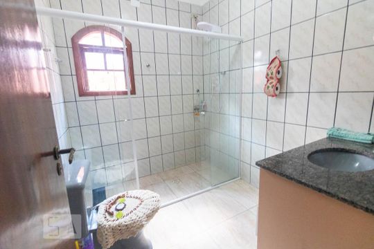 Banheiro da Suíte 2 de casa à venda com 3 quartos, 125m² em Parque Gerassi, Santo André