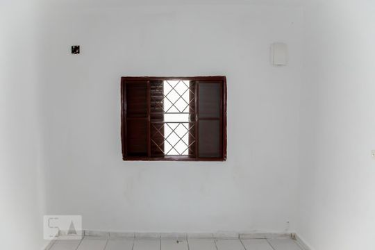 Sala/Quarto de casa para alugar com 1 quarto, 40m² em Parque Guarani, São Paulo