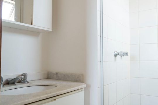 Banheiro da Suíte de apartamento à venda com 2 quartos, 73m² em Jardim do Salso, Porto Alegre