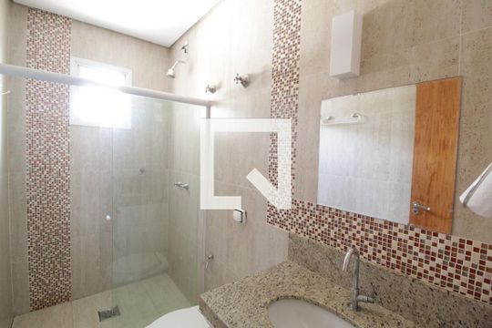 Banheiro Social de casa para alugar com 4 quartos, 450m² em Tibery, Uberlândia