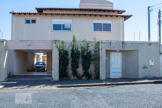 Fachada de casa para alugar com 4 quartos, 227m² em Tibery, Uberlândia