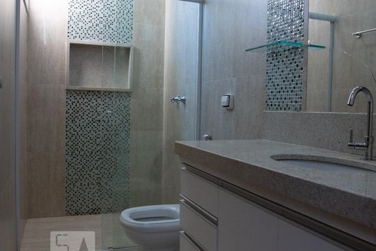 Banheiro da Suíte 1 de casa para alugar com 4 quartos, 227m² em Tibery, Uberlândia