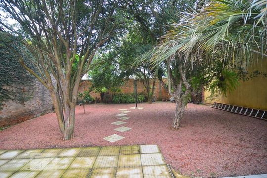Pátio fundos de casa para alugar com 5 quartos, 257m² em Nossa Senhora das Graças, Canoas