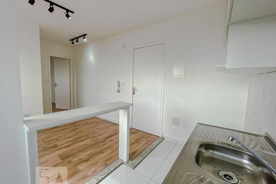 Cozinha de apartamento para alugar com 1 quarto, 30m² em Penha de França, São Paulo